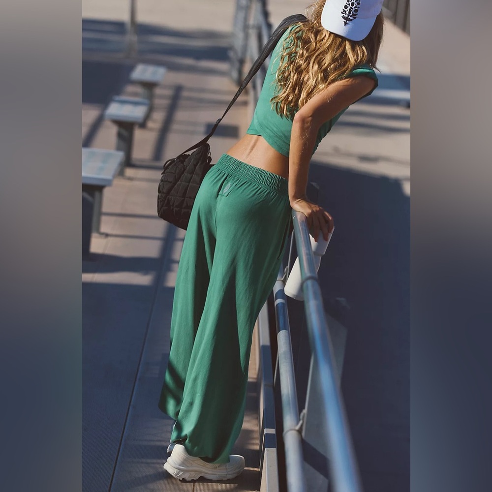 NWOT Free People Movement Hot Shot Crossover- Heritage Green Pants - Picture 4 of 13
